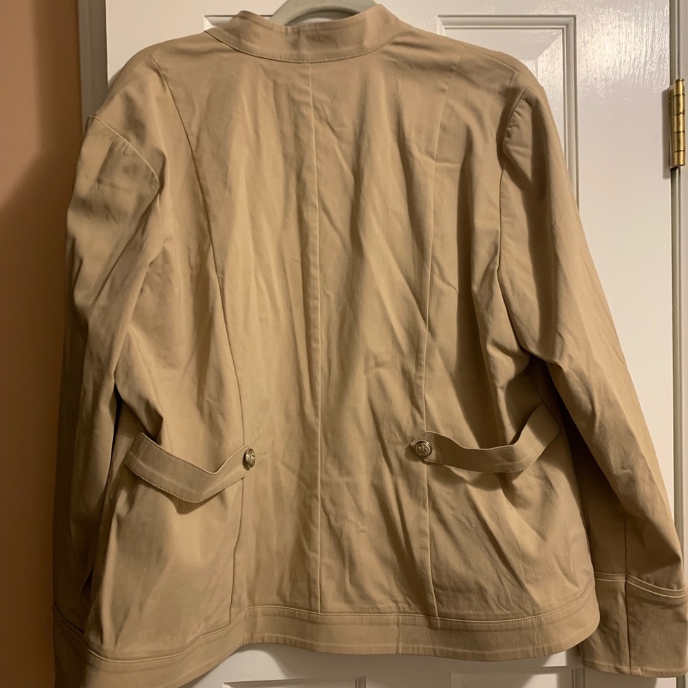 NWOT! Dressbarn Beige Jacket - Picture 4 of 4